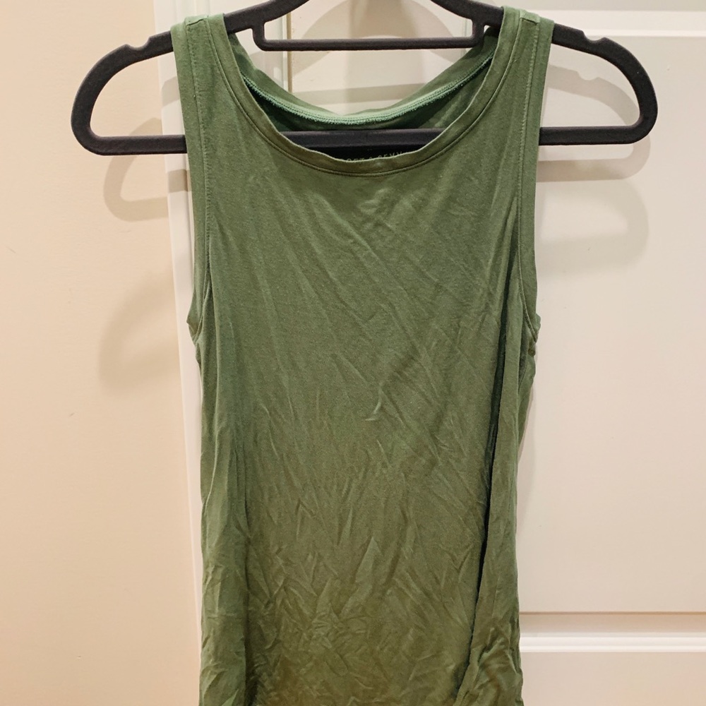 AE women’s olive colored tank